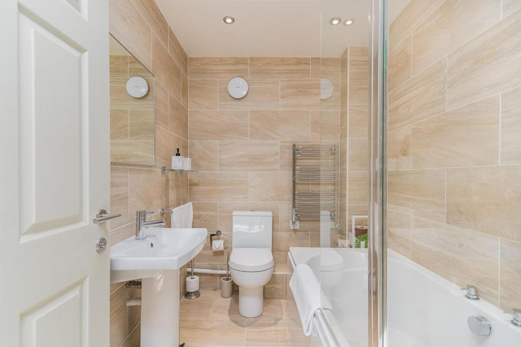 Castle Townhouse Kenilworth - Private Parking - 24 Hr Gym Access - Town Centre Apartman Kültér fotó