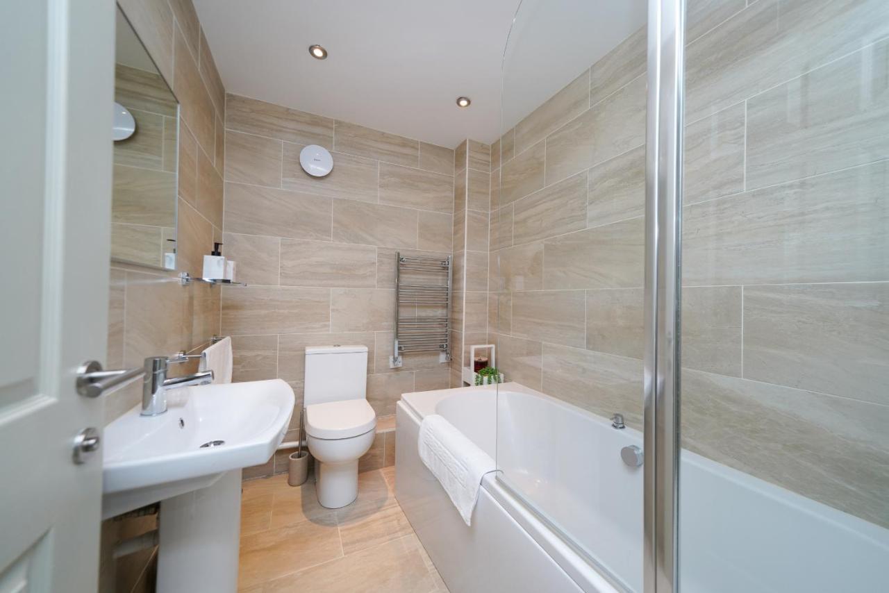 Castle Townhouse Kenilworth - Private Parking - 24 Hr Gym Access - Town Centre Apartman Kültér fotó