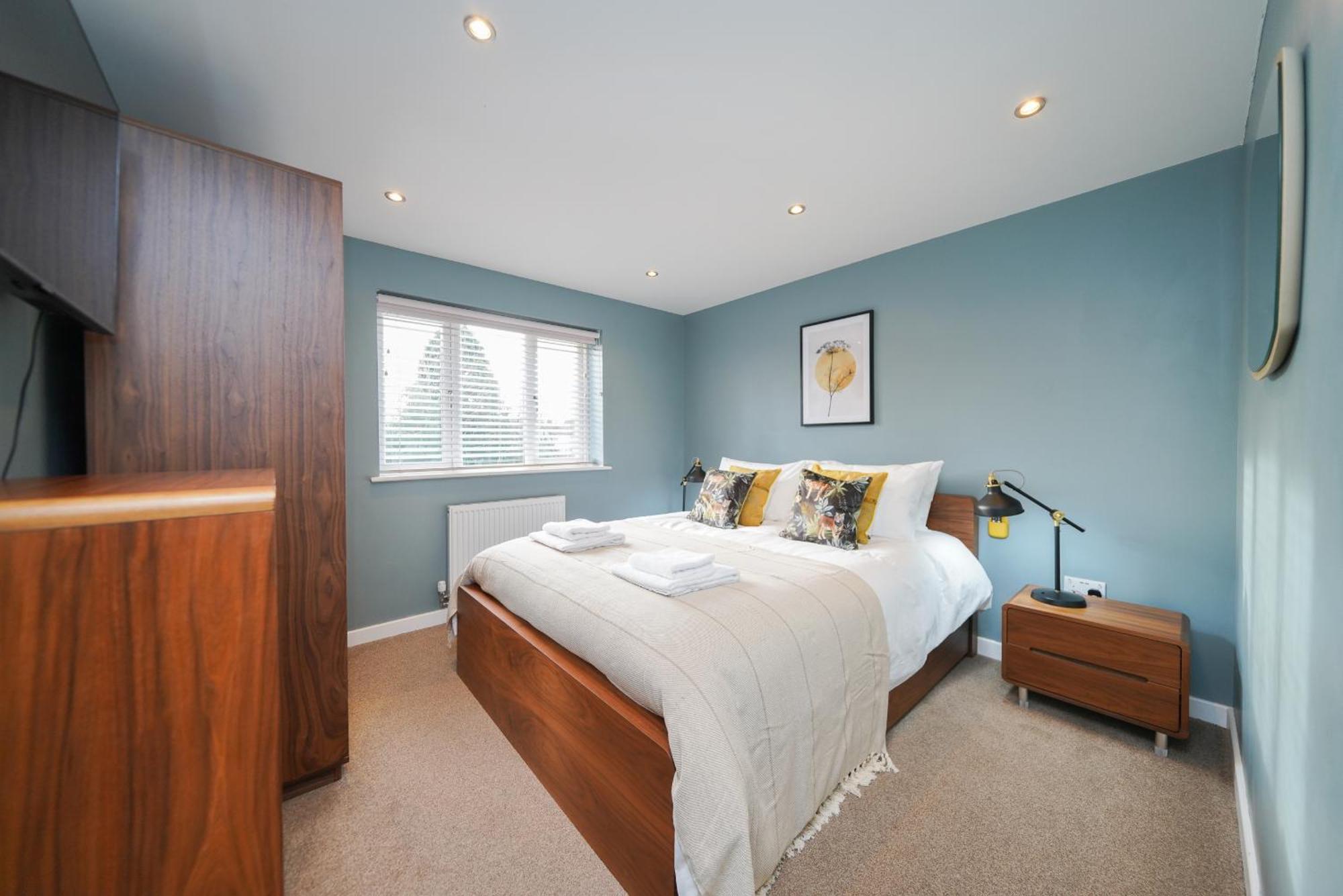 Castle Townhouse Kenilworth - Private Parking - 24 Hr Gym Access - Town Centre Apartman Szoba fotó